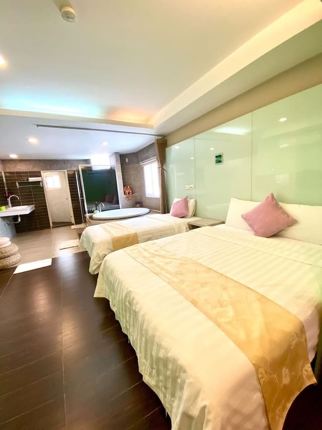 VIP 3 Person Room