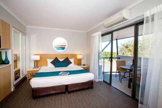 Family Room (First Floor) – Bay View