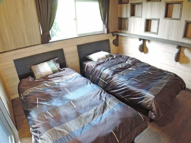 Room, 3 Bedrooms