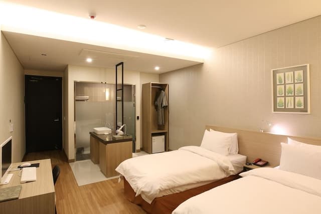 Standard Twin Room