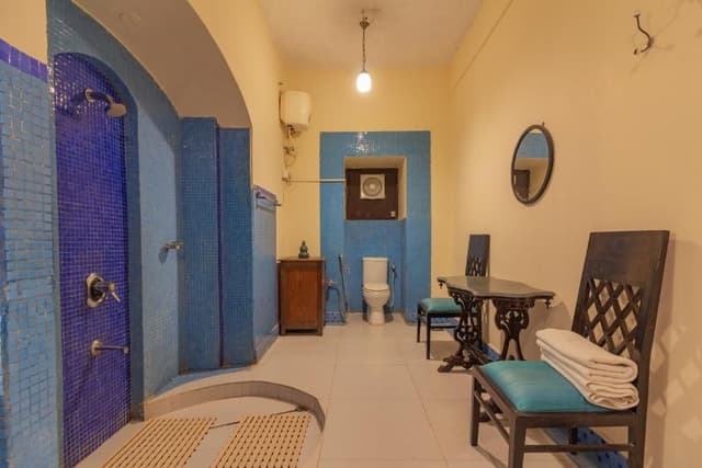 Six-Bedroom Villa