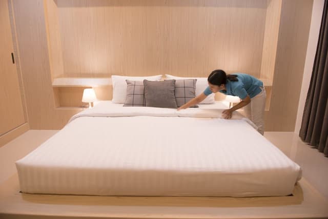 Deluxe Suite, 1 King Bed, Non Smoking, Garden View
