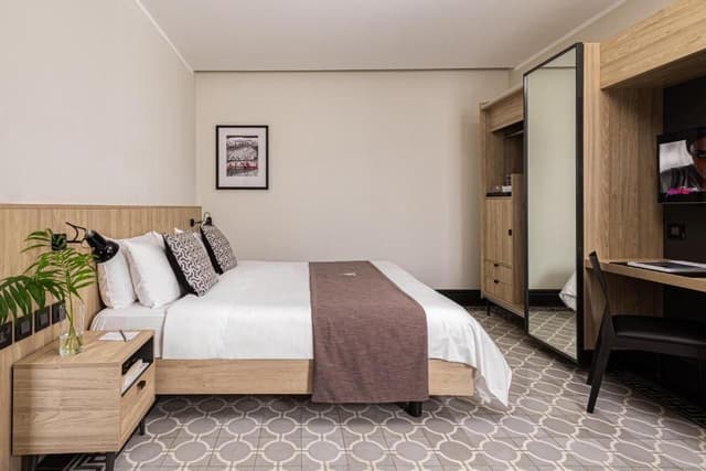 Large Double or Twin Room