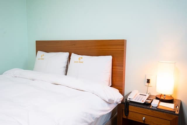 Standard Room (Breakfast for 2, Free Netflix+Youtube)