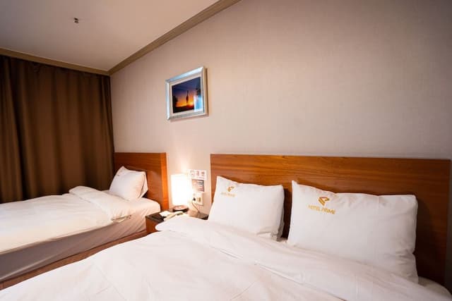 Deluxe Twin Room (Breakfast for 2, Free Netflix+Youtube)
