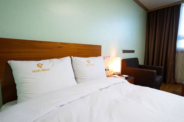 Standard Room (Breakfast for 2, Free Netflix+Youtube)