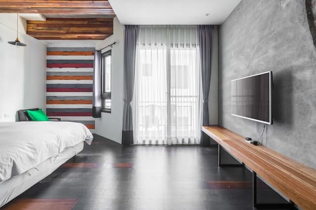 Double Room, Bathtub