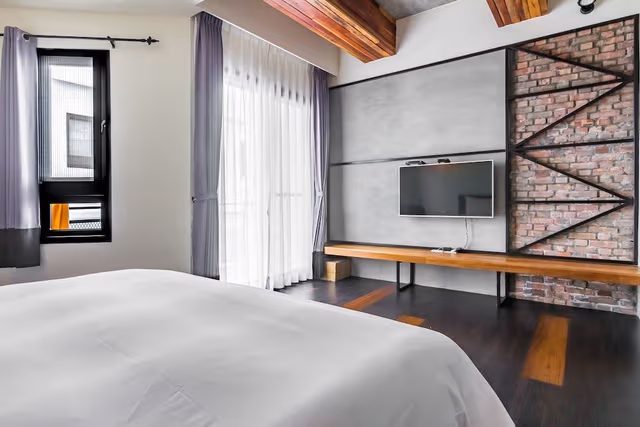 Double Room, Bathtub