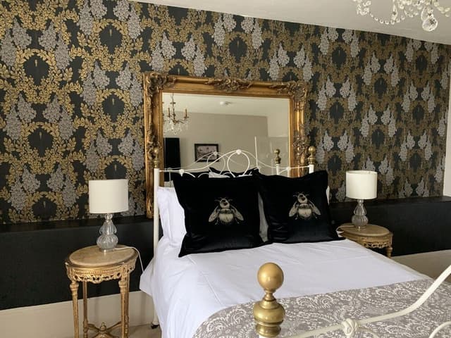 Luxury Double Room, Ensuite (Brunyee)