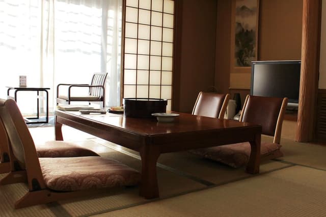Cozy Japanese Room, Smoking