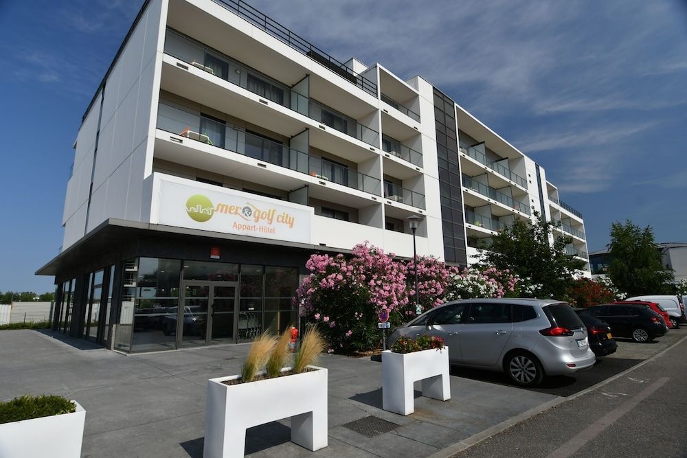 Appart Mer and Golf City Bordeaux Bruges1