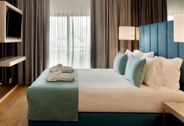 Superior Suite with Lateral Sea View