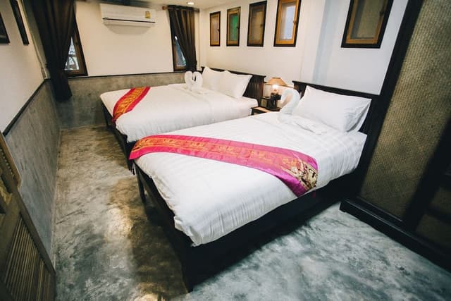 Triple Bed Room