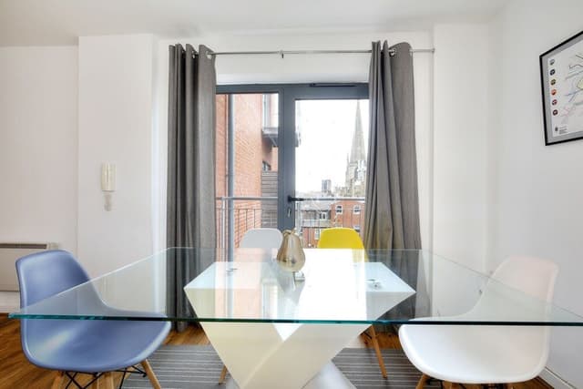 Deluxe Apartment