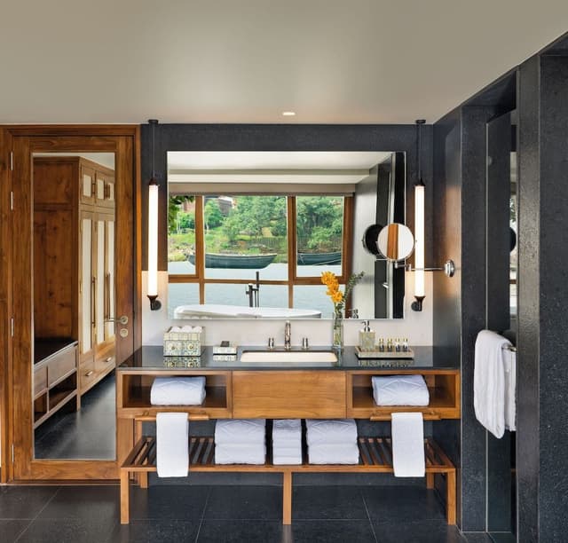 Grand Luxury Balcony Room with Ganges View