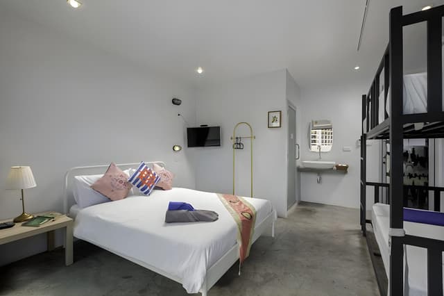 Signature Quadruple Room, Mixed Dorm, Terrace, City View