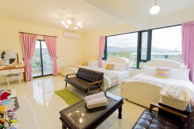 Family Room for 6 Baluoke
