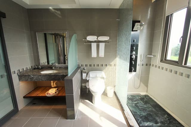 Honeymoon Double Room, 1 King Bed, Hot Tub, Courtyard View