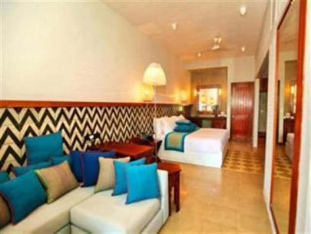 Deluxe Pool Terrace Twin