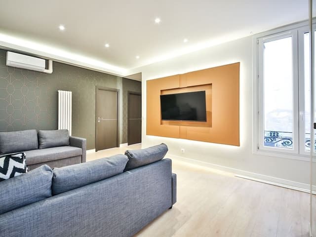 Luxury Apartment, Private Bathroom, Courtyard View (205)