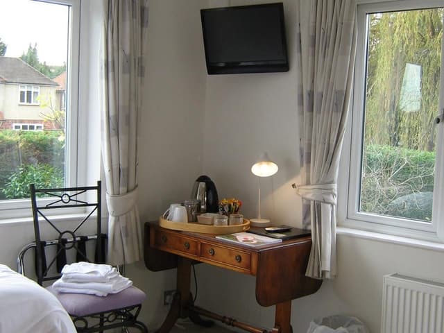 Queen-Ensuite with Shower-Lilac