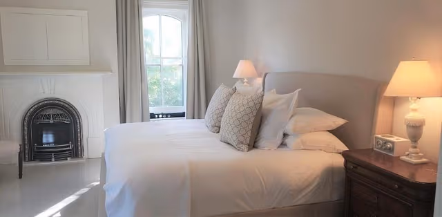Classic Room, 1 King Bed, Fireplace