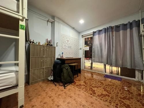 Hangover Hostel0