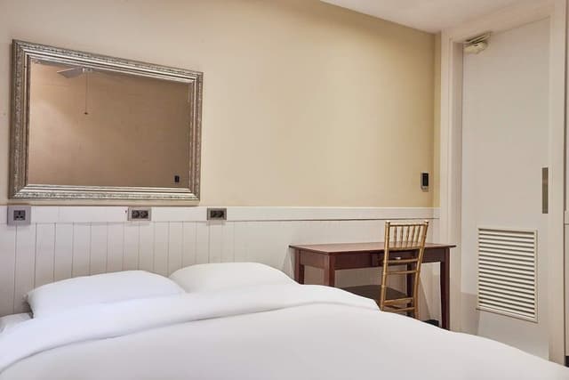 Double Double Deluxe (2 Pax, 2 Queen Beds, Adults Only, No Smoking)