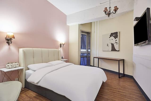 Classic Deluxe (2 Pax, Adults Only, No Kids, No Smoking, 1 Queen Bed)