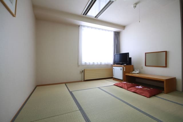 Japanese Standard Room, Smoking