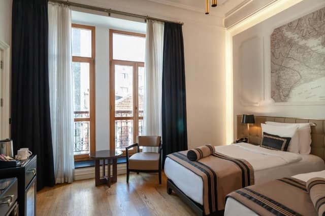 Deluxe Taksim Square View Double Room Twin beds