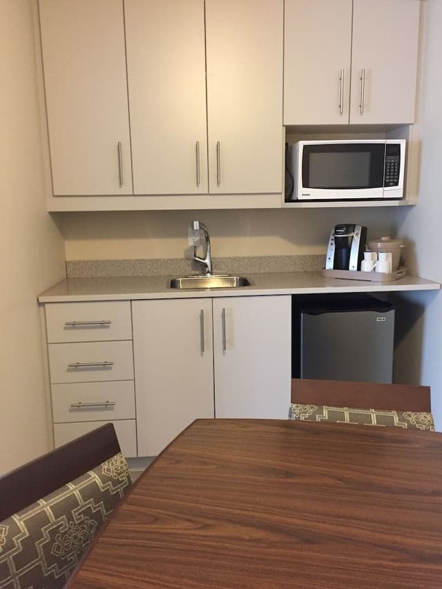 Comfort Room, 1 King Bed with Sofa bed, Kitchenette
