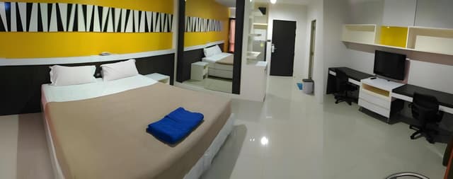 Deluxe Boutique