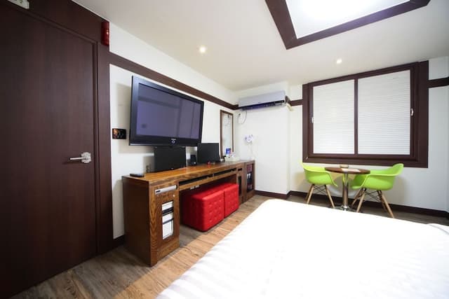 Room (Korean Ondol)