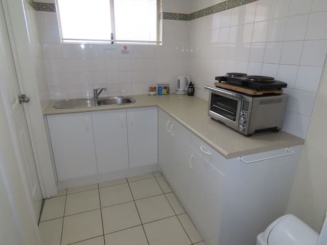 Deluxe Studio Apartment (1 Queen and 2 Single Beds)