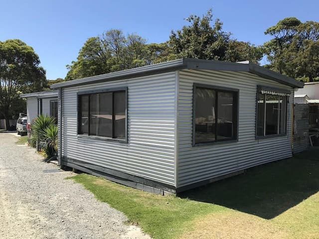 Beach Cabin Max 5