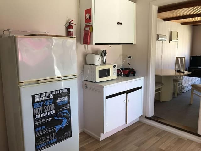 Beach Cabin Max 5