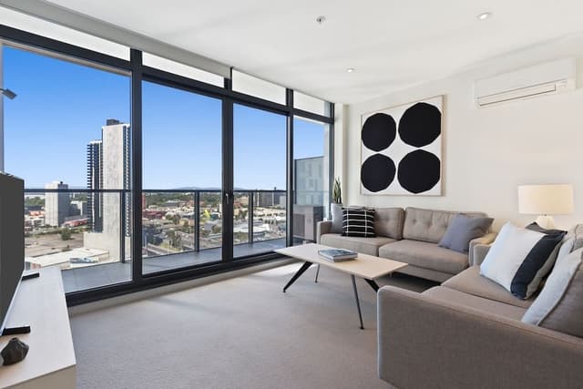 Lucy: 2 Bedroom Apartment with City View