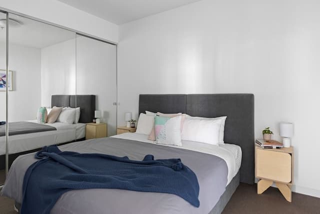 Lucy: 2 Bedroom Apartment with City View