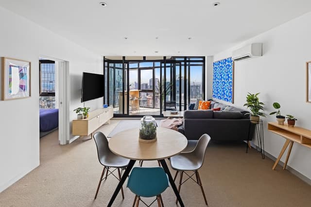 Lola: 2 Bedroom Comfort Apartment with City View