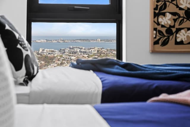 Lola: 2 Bedroom Comfort Apartment with City View