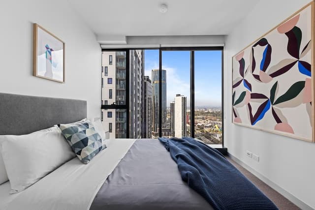 Lucy: 2 Bedroom Apartment with City View