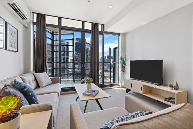Lara: 2 Bedroom Apartment with City View