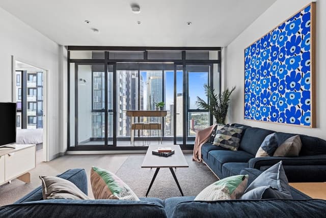 Lucy: 2 Bedroom Apartment with City View