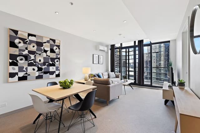 Lara: 2 Bedroom Apartment with City View