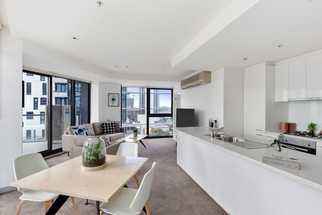 Lilly: 2 Bedroom Deluxe Apartment with City View
