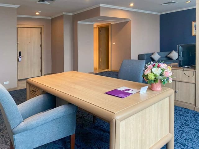 Suite with City View