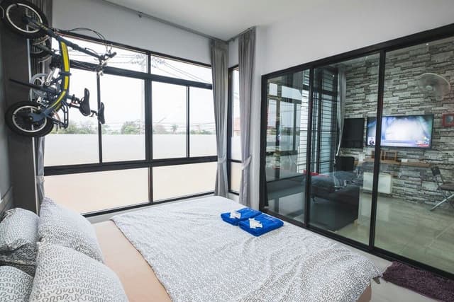 Superior Townhome, 1 King Bed