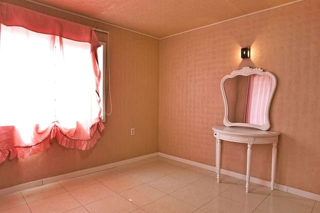 Oak Suite