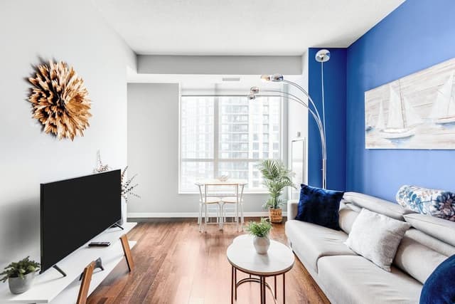City Condo, Multiple Beds (Queen Sofabed)
